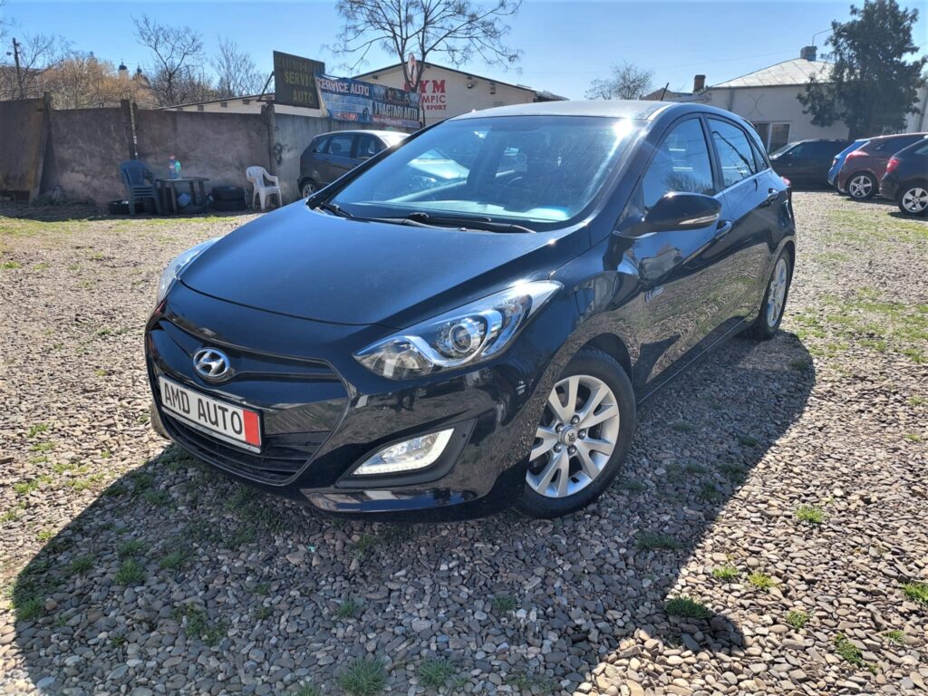Hyundai i30 1.6 2013 negru1