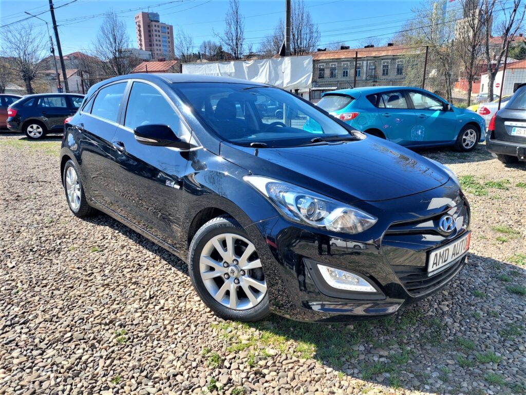 Hyundai i30 1.6 2013 negru2