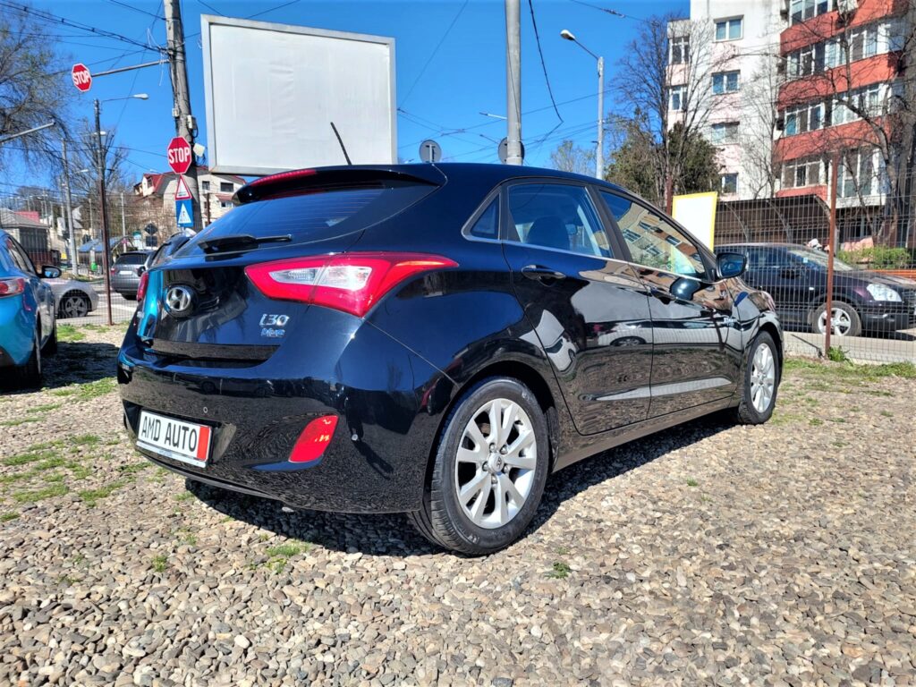 Hyundai i30 1.6 2013 negru4