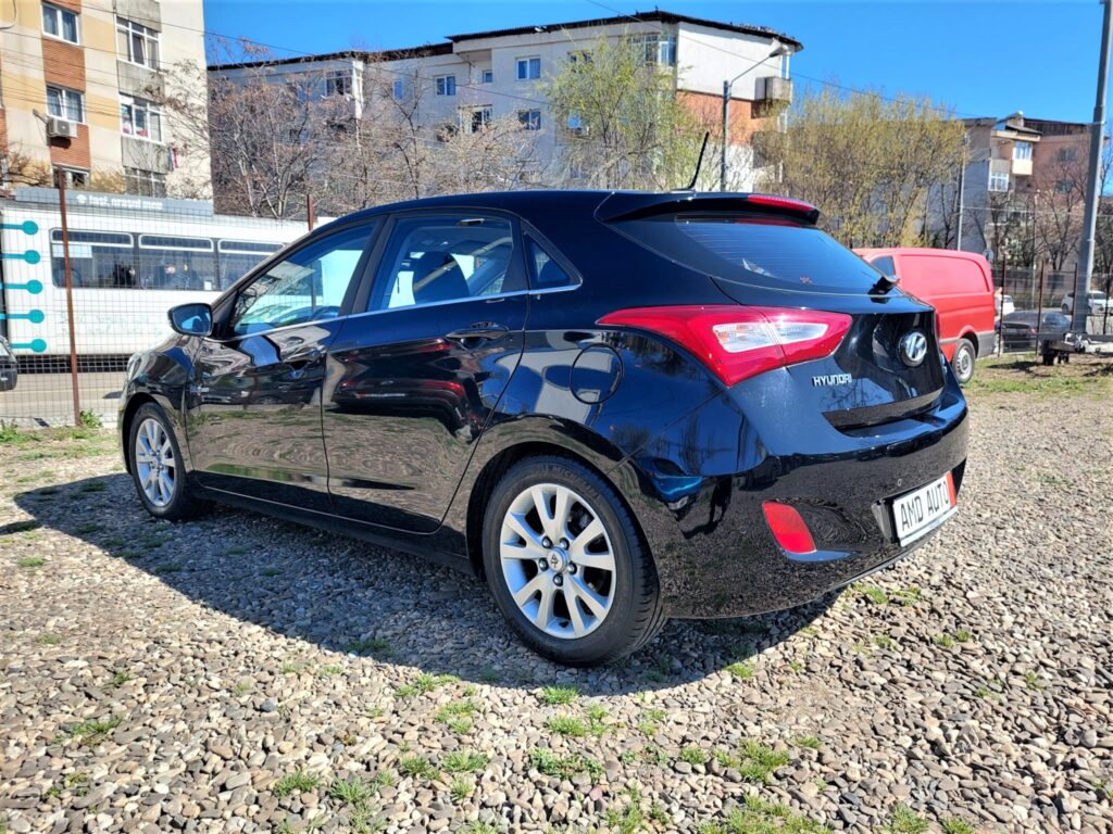 Hyundai i30 1.6 2013 negru5