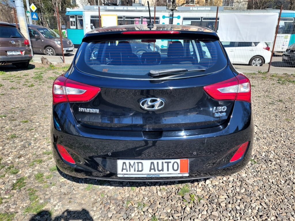 Hyundai i30 1.6 2013 negru6