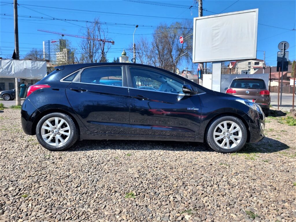 Hyundai i30 1.6 2013 negru7