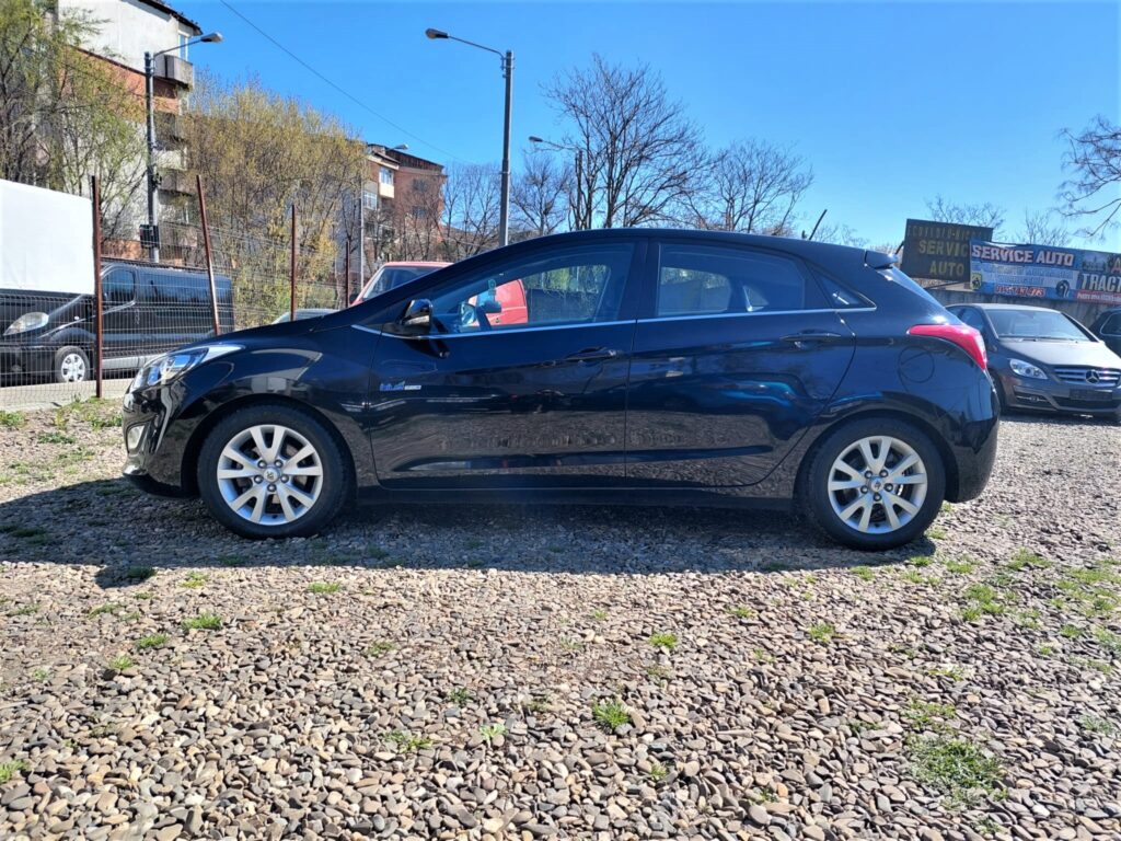 Hyundai i30 1.6 2013 negru8