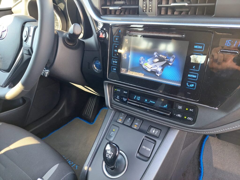 Toyota Auris Touring Sports 1.8 Hybrid Automatic 136CP Euro6